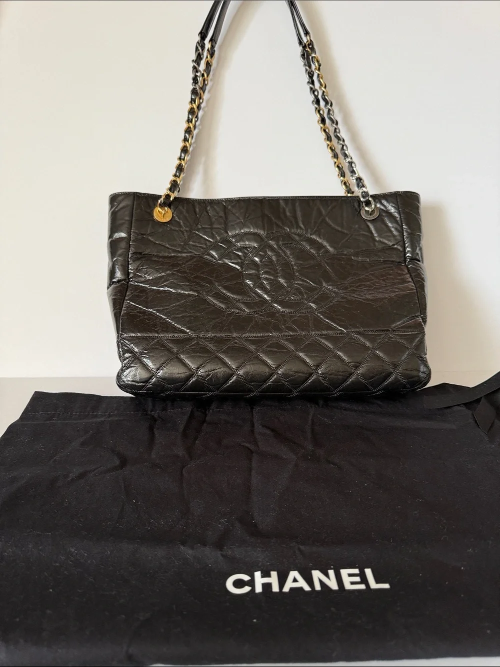 CHANEL Black Quilted Lambskin Shoulder Bag with Chain-Strap